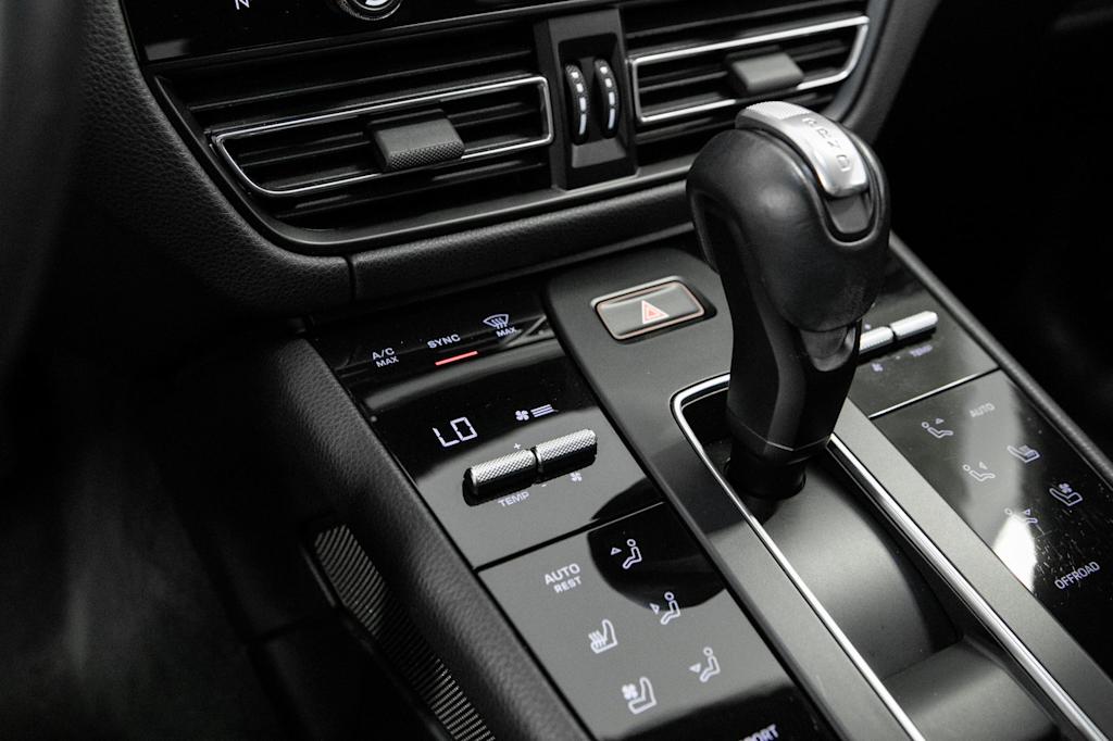 Thumbnail: 2023 Porsche Macan - 26