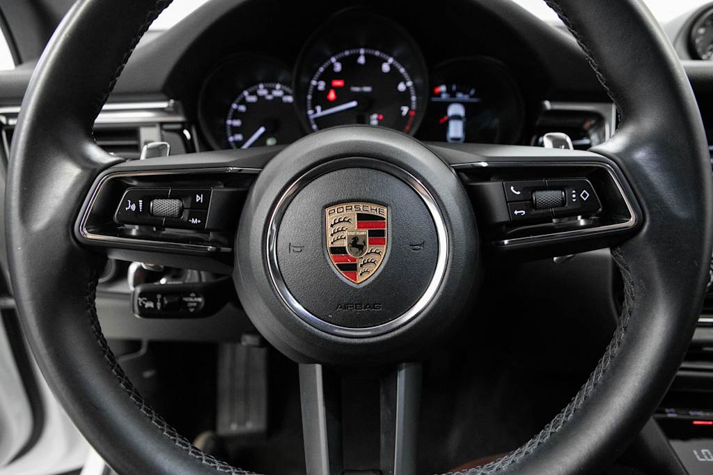 Thumbnail: 2023 Porsche Macan - 21