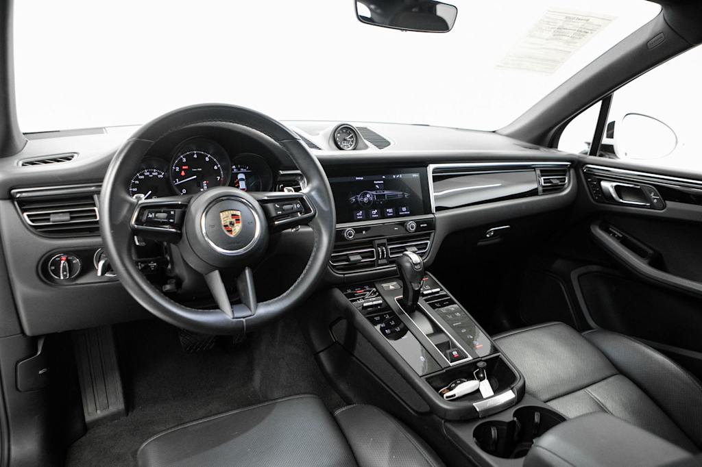Thumbnail: 2023 Porsche Macan - 6
