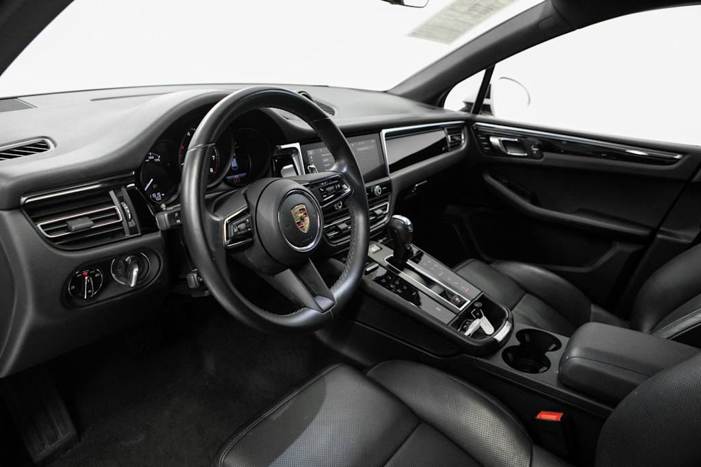 Thumbnail: 2023 Porsche Macan - 2