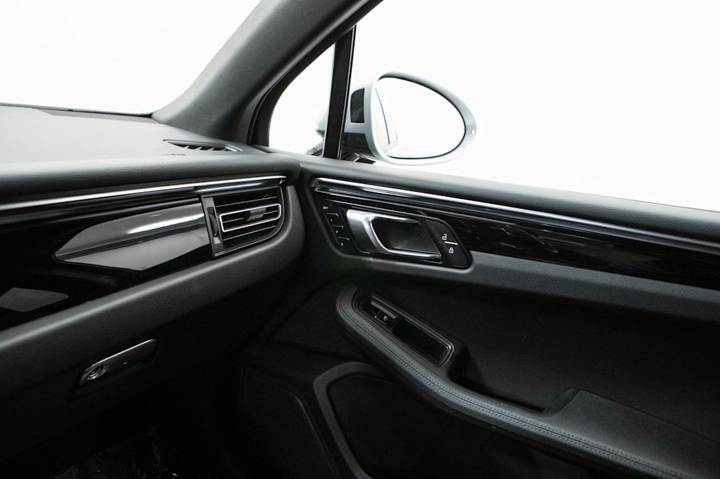 Thumbnail: 2024 Porsche Macan - 32