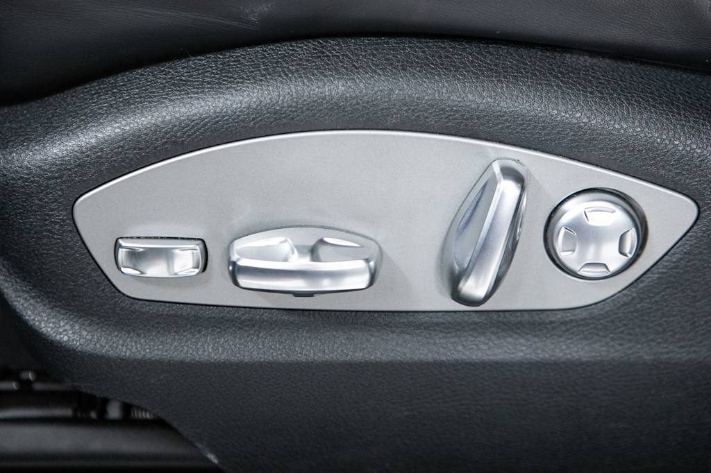 Thumbnail: 2024 Porsche Macan - 26