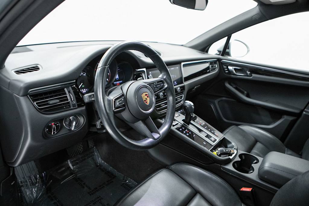 Thumbnail: 2024 Porsche Macan - 2