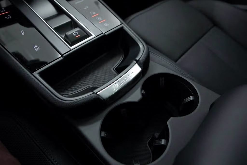 Thumbnail: 2025 Porsche Macan - 24