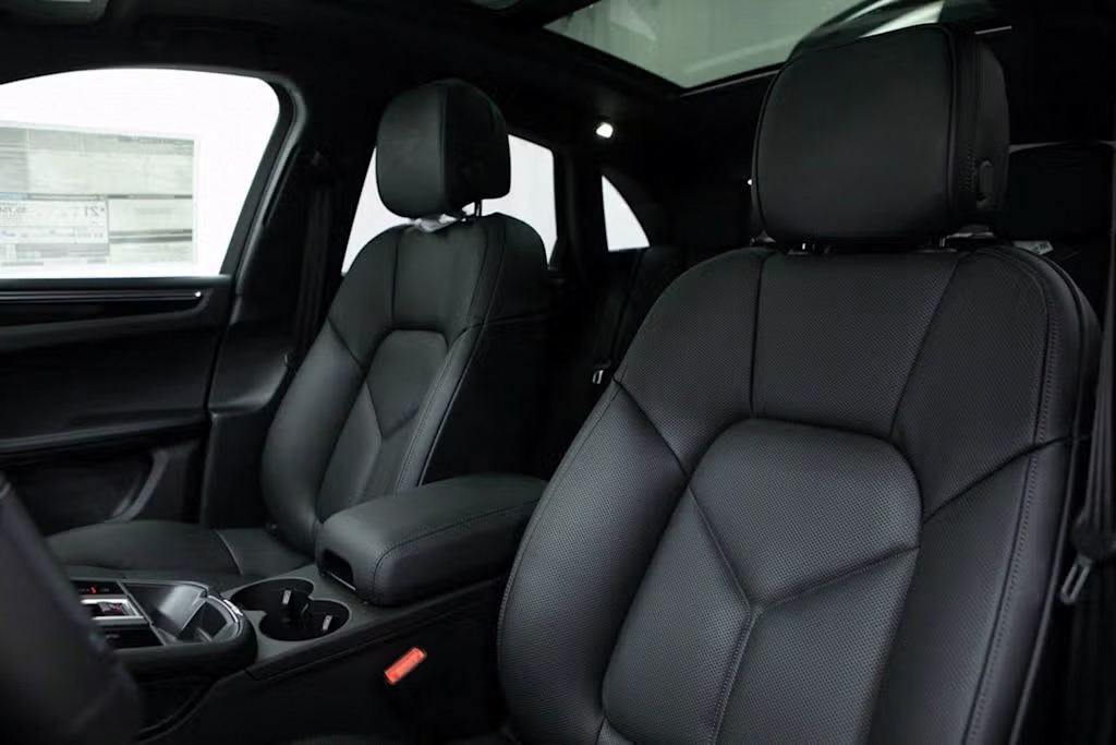 Thumbnail: 2025 Porsche Macan - 10