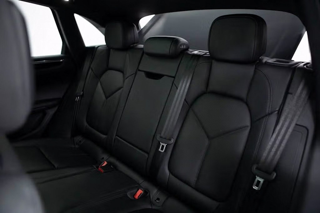 Thumbnail: 2025 Porsche Macan - 30