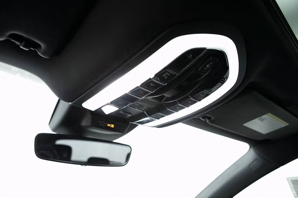 Thumbnail: 2025 Porsche Macan - 27