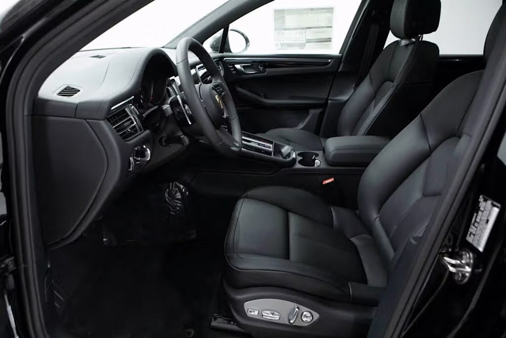 Thumbnail: 2025 Porsche Macan - 11