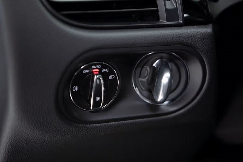 Thumbnail: 2025 Porsche Macan - 22