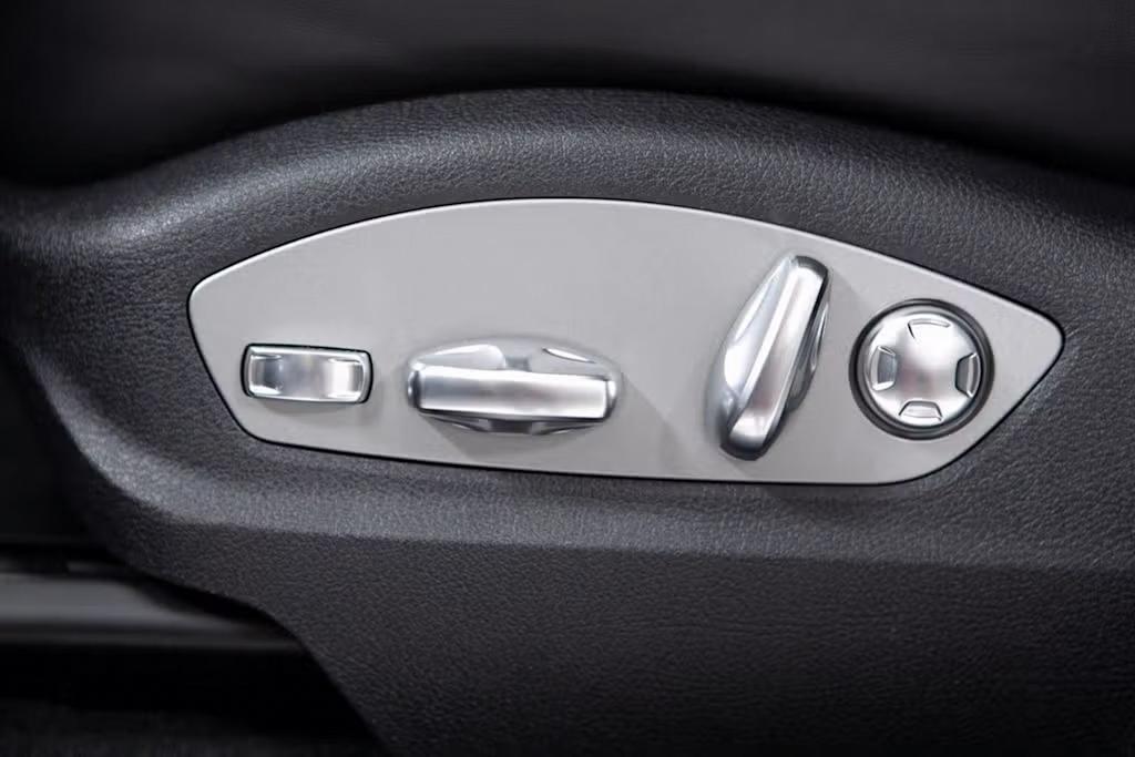 Thumbnail: 2025 Porsche Macan - 19