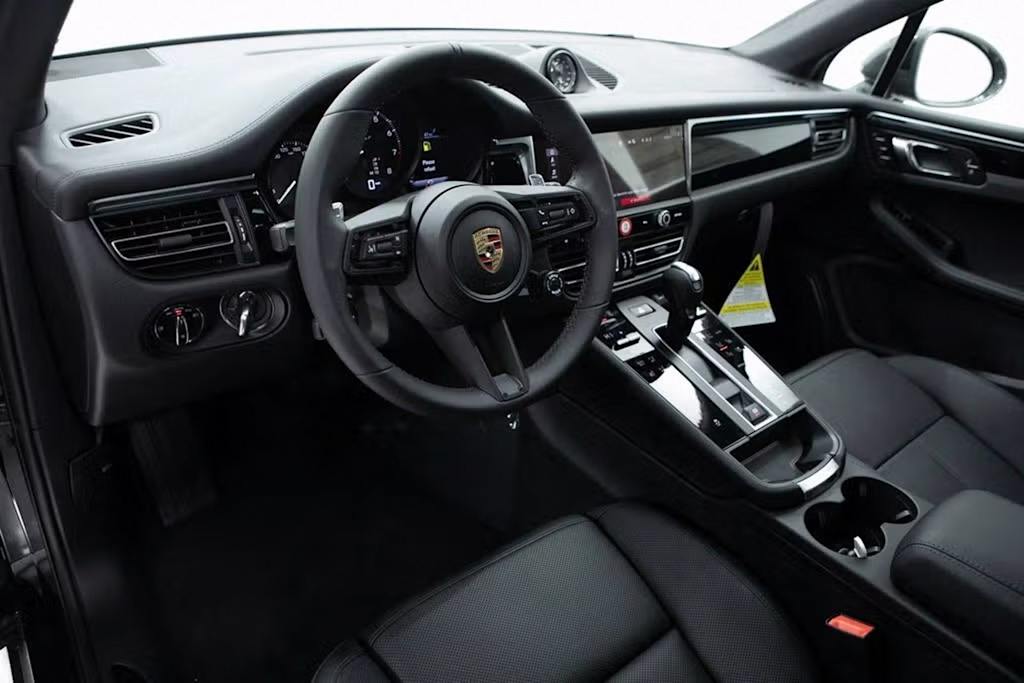 Thumbnail: 2025 Porsche Macan - 2