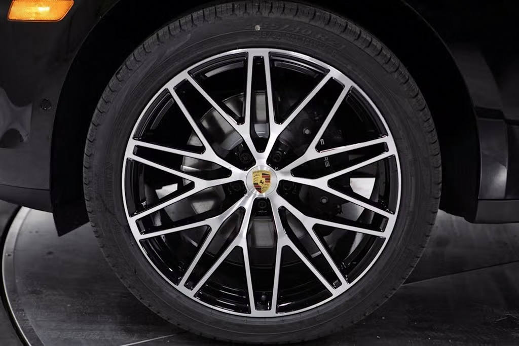 Thumbnail: 2025 Porsche Macan - 8