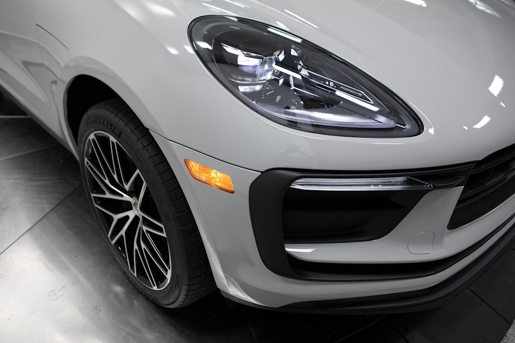 Thumbnail: 2026 Porsche Macan - 5