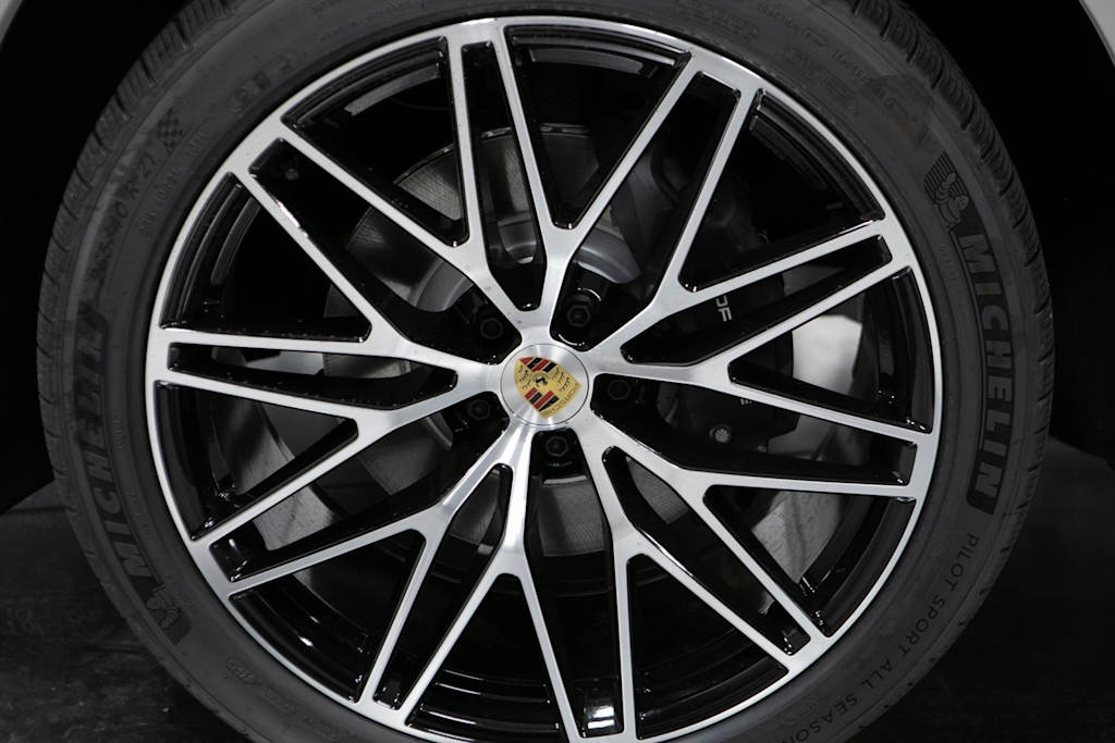 Thumbnail: 2026 Porsche Macan - 6