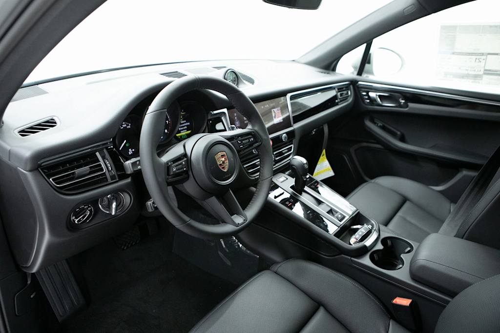 Thumbnail: 2026 Porsche Macan - 2