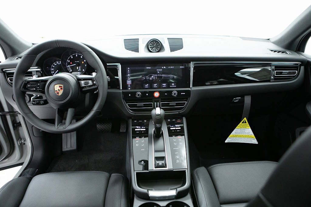 Thumbnail: 2026 Porsche Macan - 7