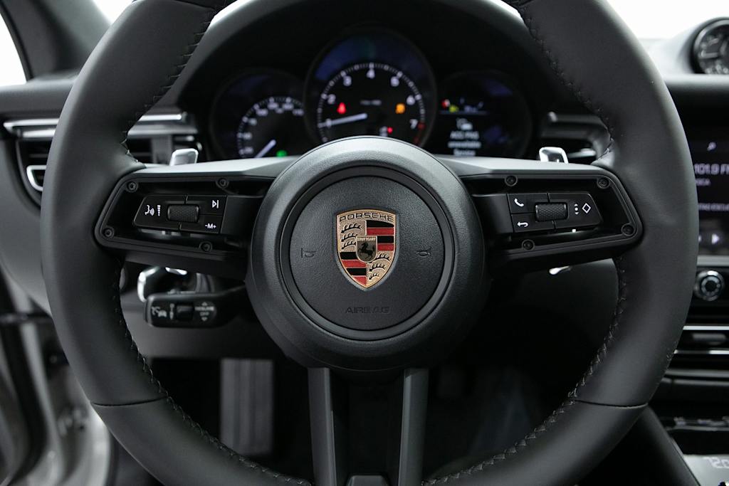 Thumbnail: 2026 Porsche Macan - 11