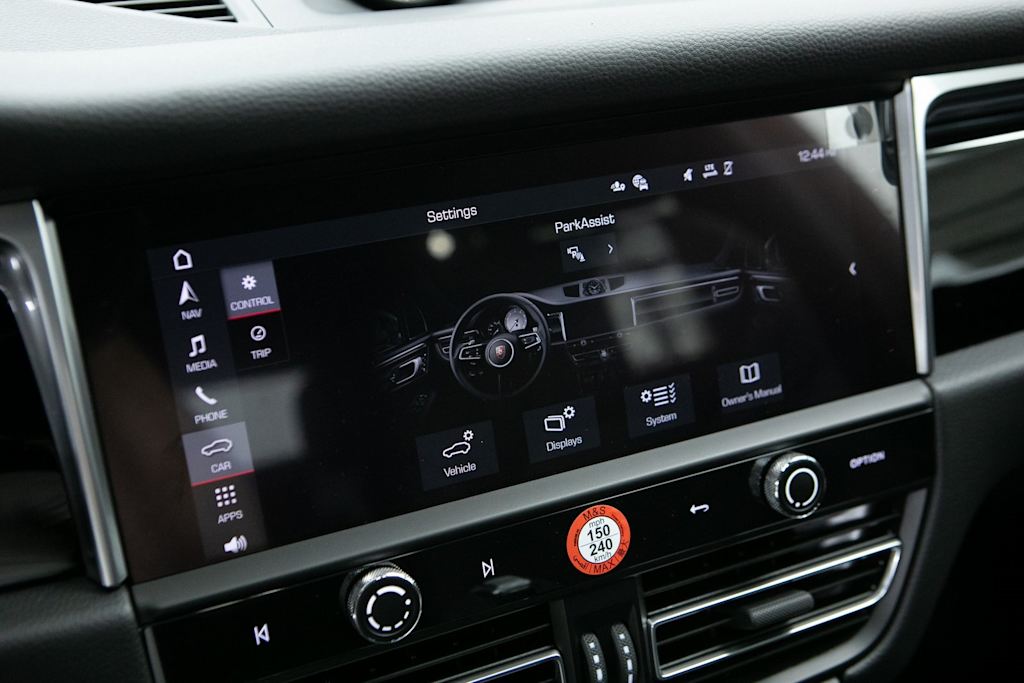 Thumbnail: 2026 Porsche Macan - 12