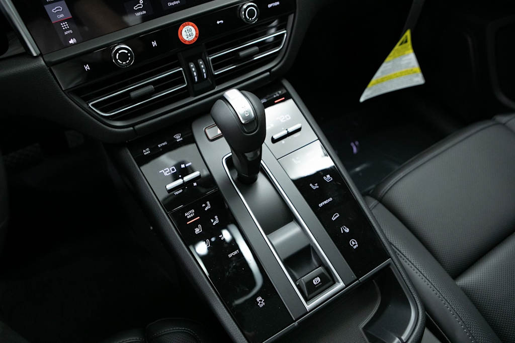 Thumbnail: 2026 Porsche Macan - 13