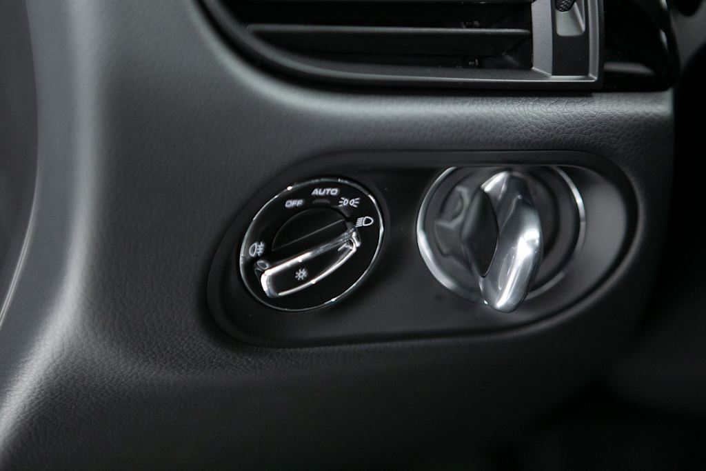 Thumbnail: 2026 Porsche Macan - 24