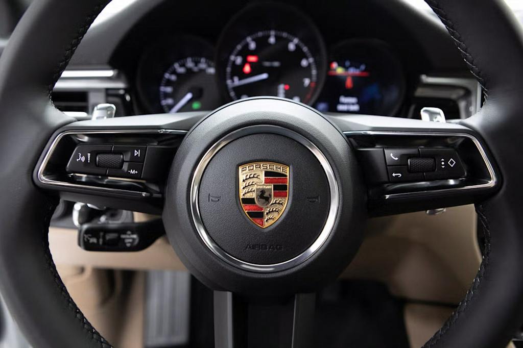 Thumbnail: 2026 Porsche Macan - 20
