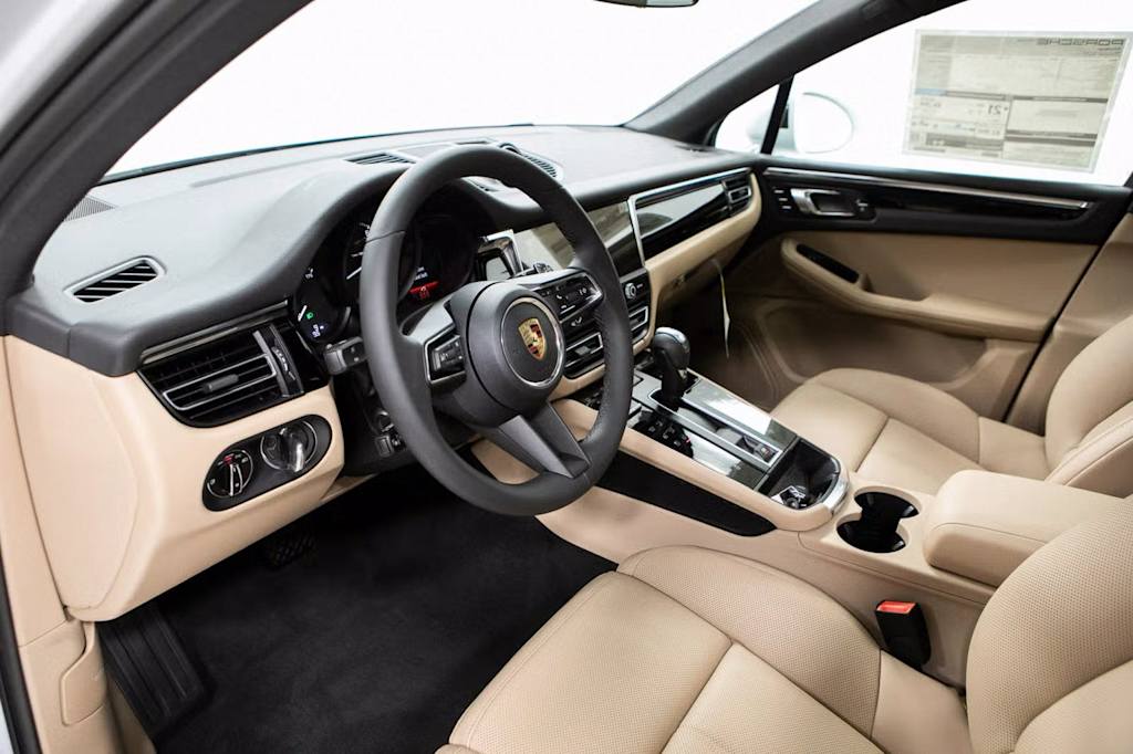 Thumbnail: 2026 Porsche Macan - 2