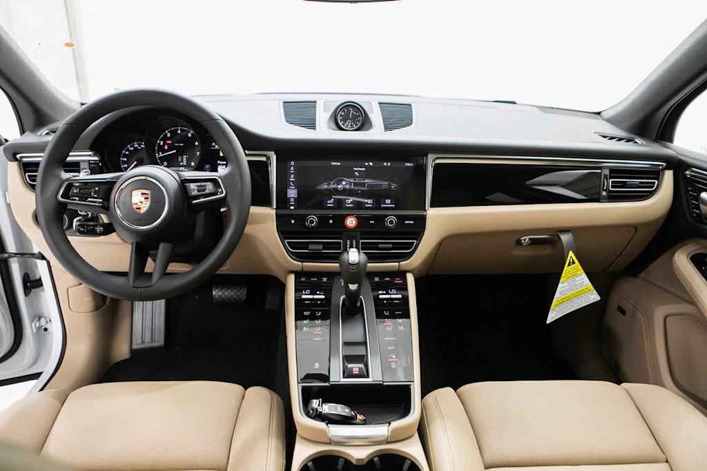 Thumbnail: 2026 Porsche Macan - 9