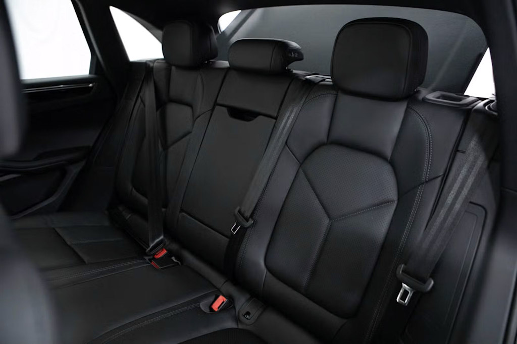 Thumbnail: 2026 Porsche Macan - 9