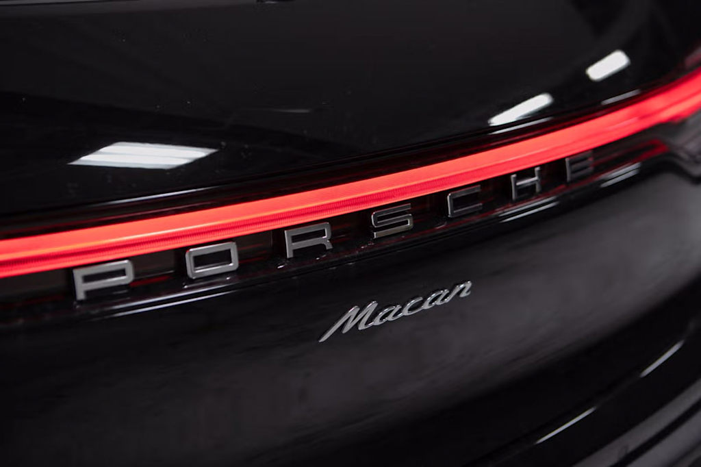 Thumbnail: 2026 Porsche Macan - 21