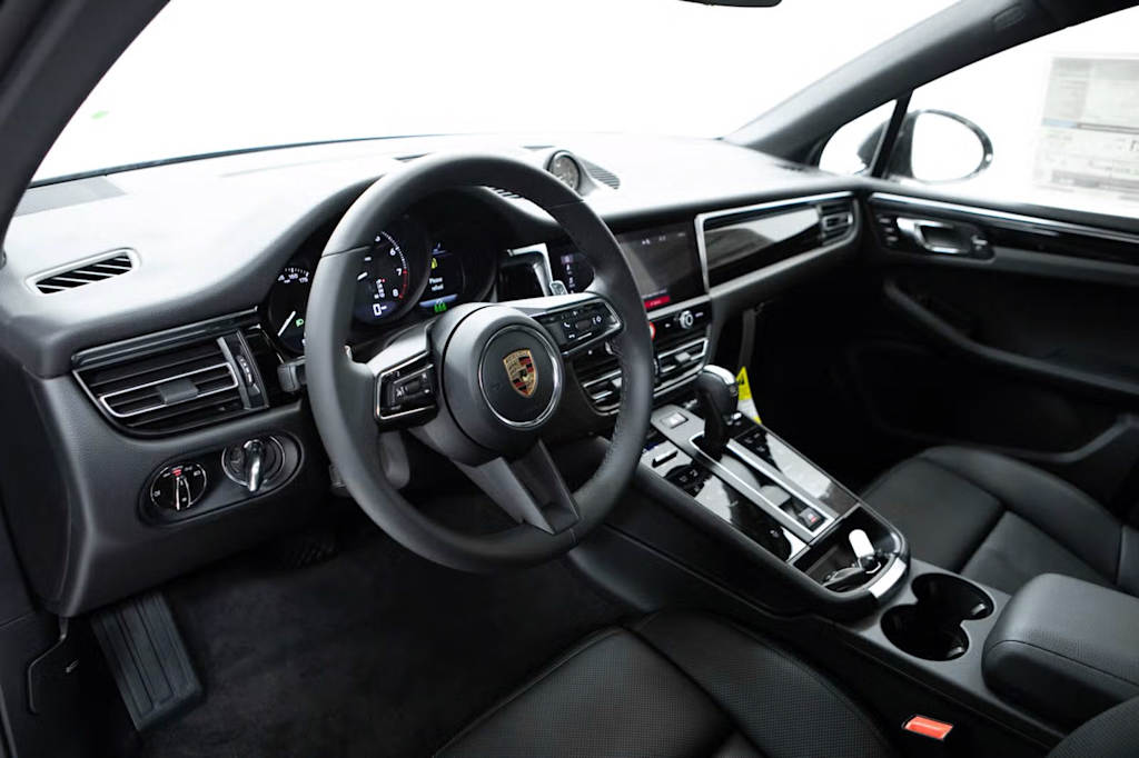 Thumbnail: 2026 Porsche Macan - 2
