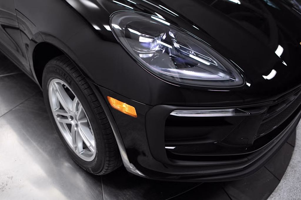 Thumbnail: 2026 Porsche Macan - 4