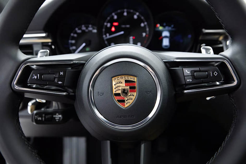 Thumbnail: 2026 Porsche Macan - 17