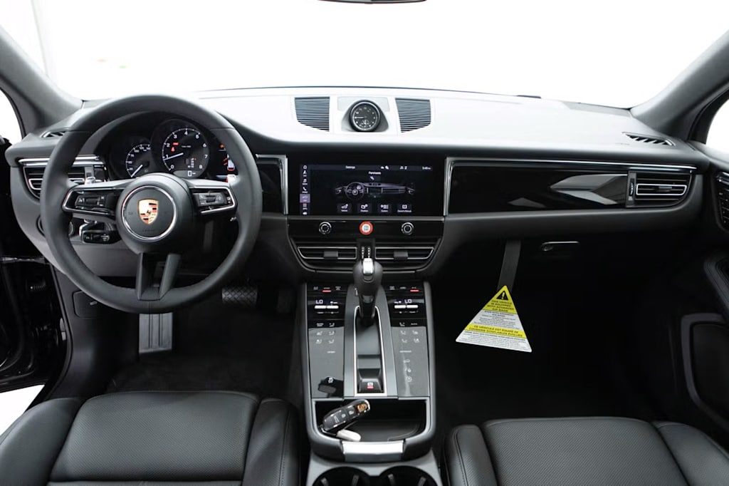 Thumbnail: 2026 Porsche Macan - 6