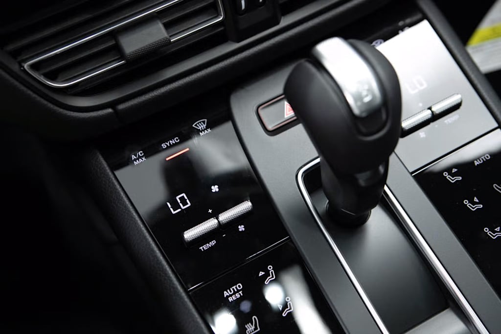 Thumbnail: 2026 Porsche Macan - 28