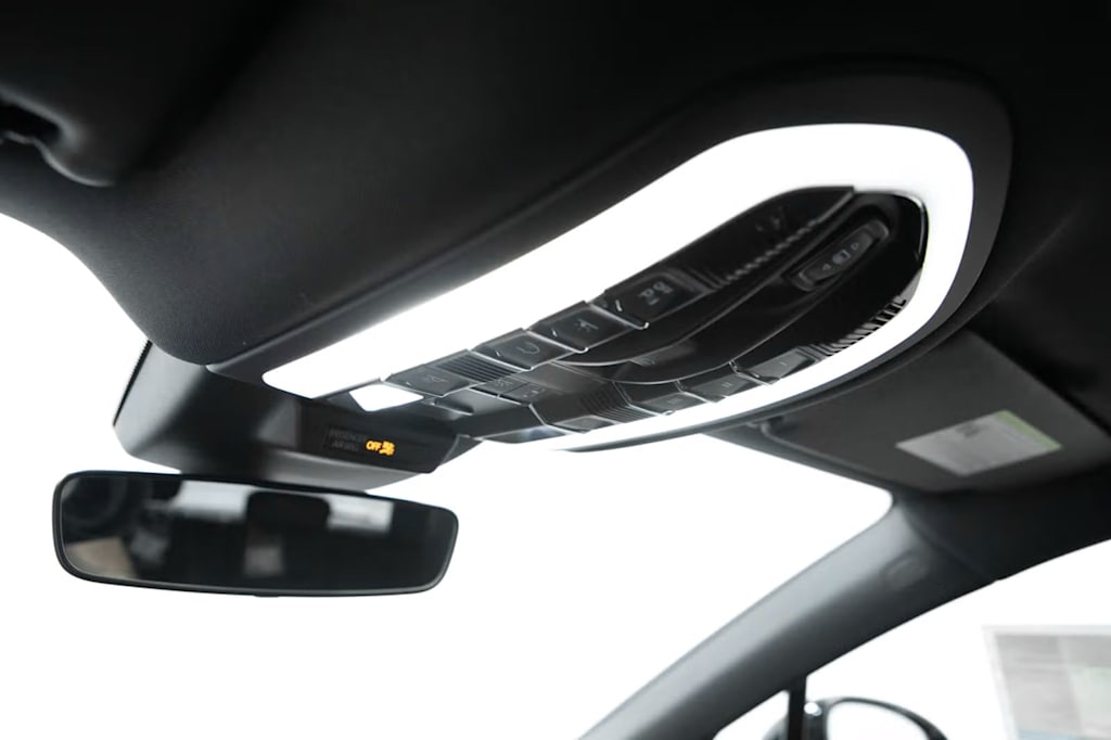 Thumbnail: 2026 Porsche Macan - 32