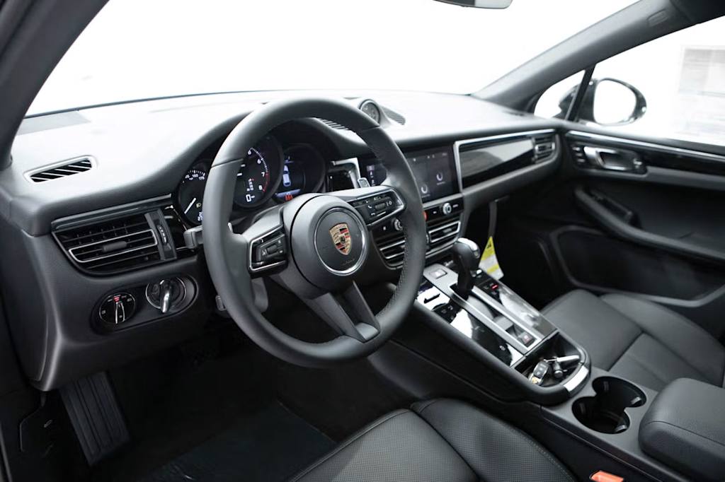 Thumbnail: 2026 Porsche Macan - 2