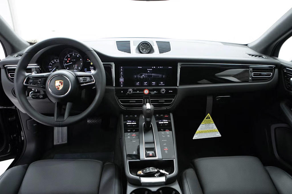 Thumbnail: 2026 Porsche Macan - 7