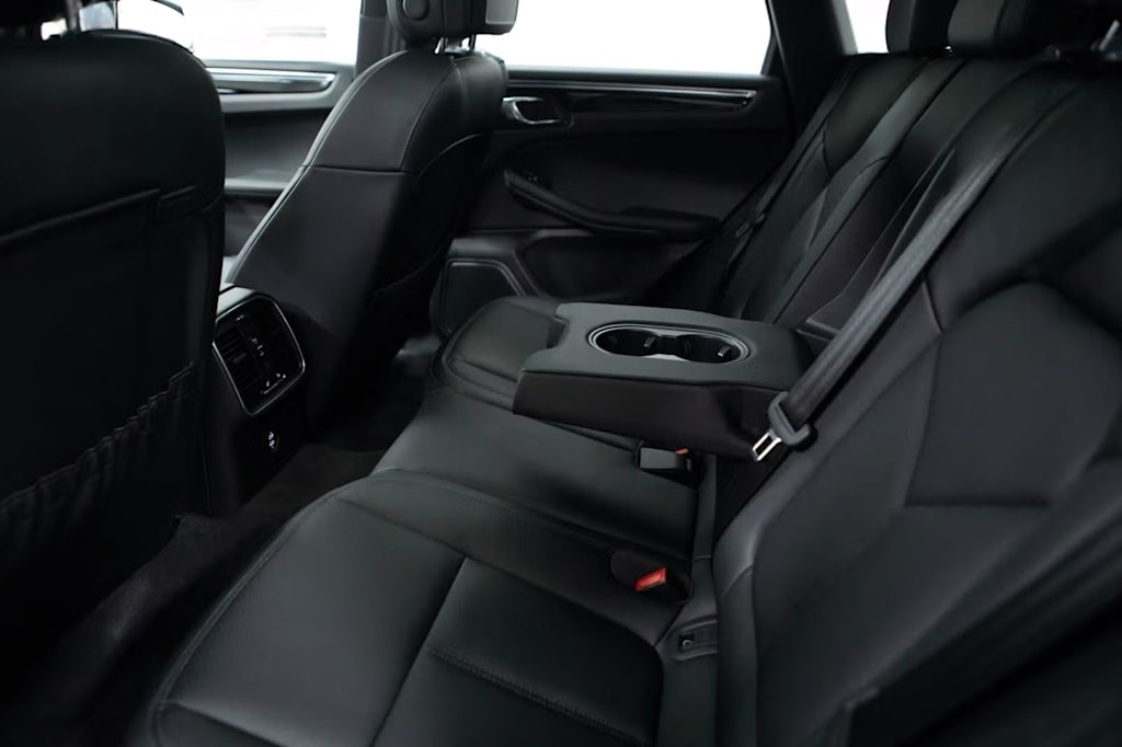 Thumbnail: 2026 Porsche Macan - 35