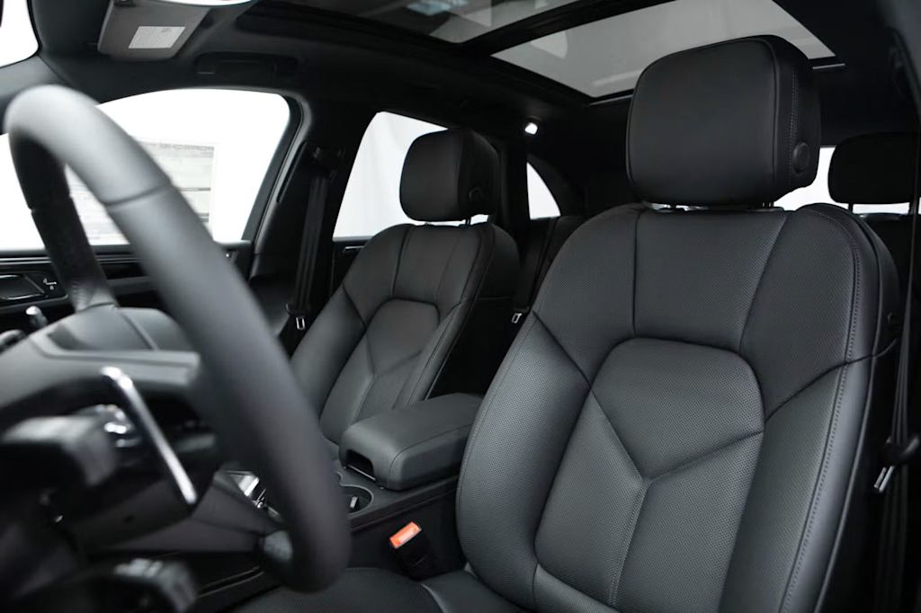 Thumbnail: 2026 Porsche Macan - 8