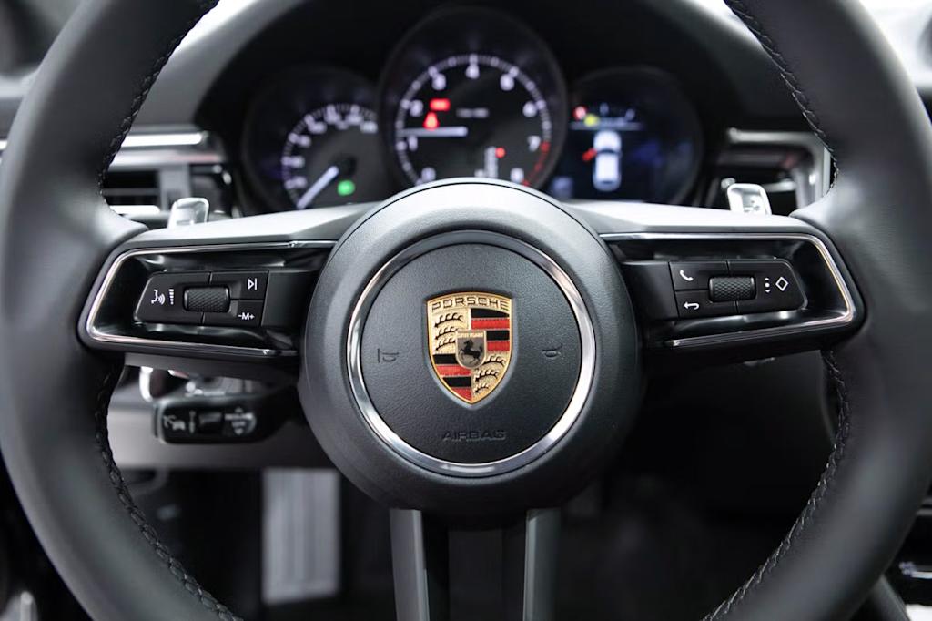 Thumbnail: 2026 Porsche Macan - 18