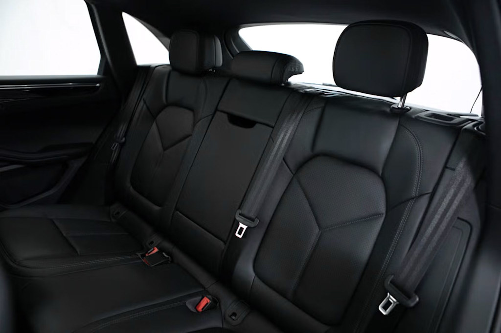 Thumbnail: 2026 Porsche Macan - 36