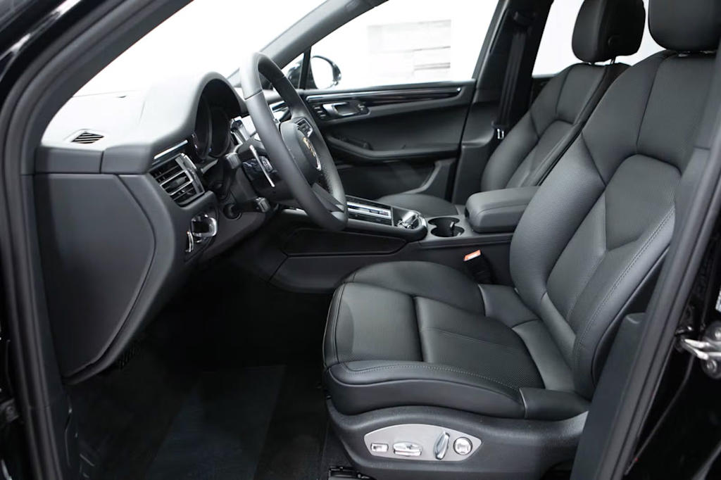 Thumbnail: 2026 Porsche Macan - 9