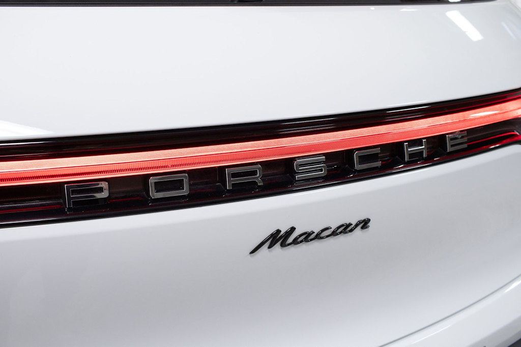 Thumbnail: 2026 Porsche Macan - 22