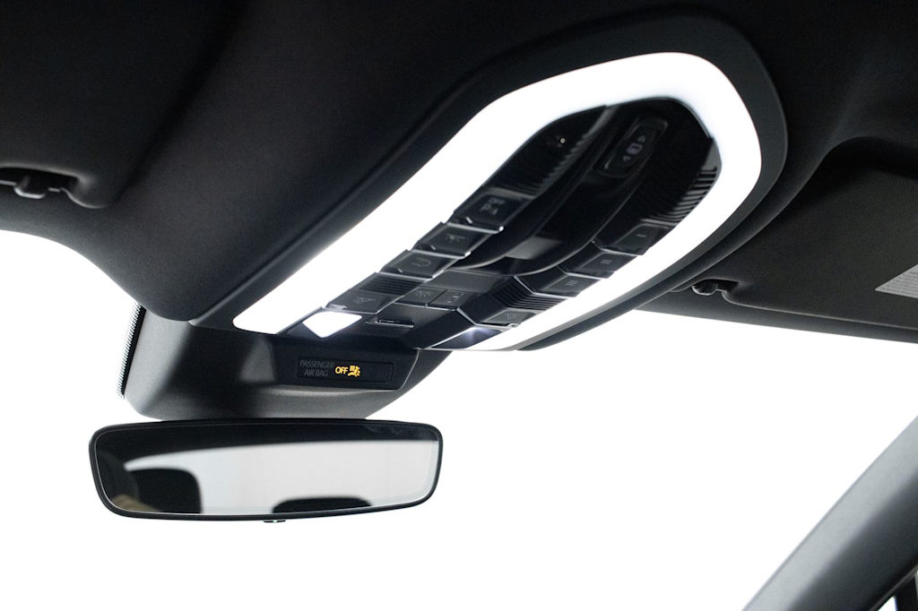 Thumbnail: 2026 Porsche Macan - 34