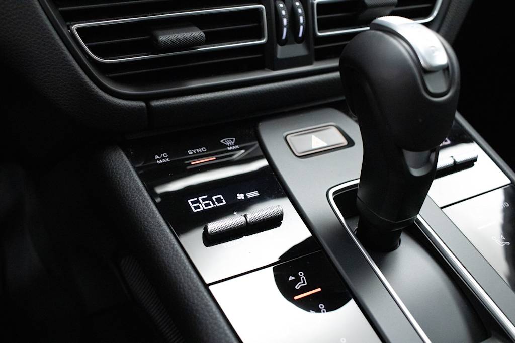 Thumbnail: 2026 Porsche Macan - 30