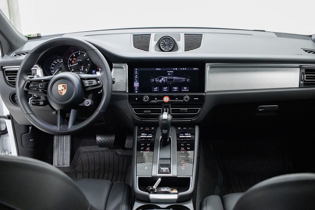 Thumbnail: 2026 Porsche Macan - 9
