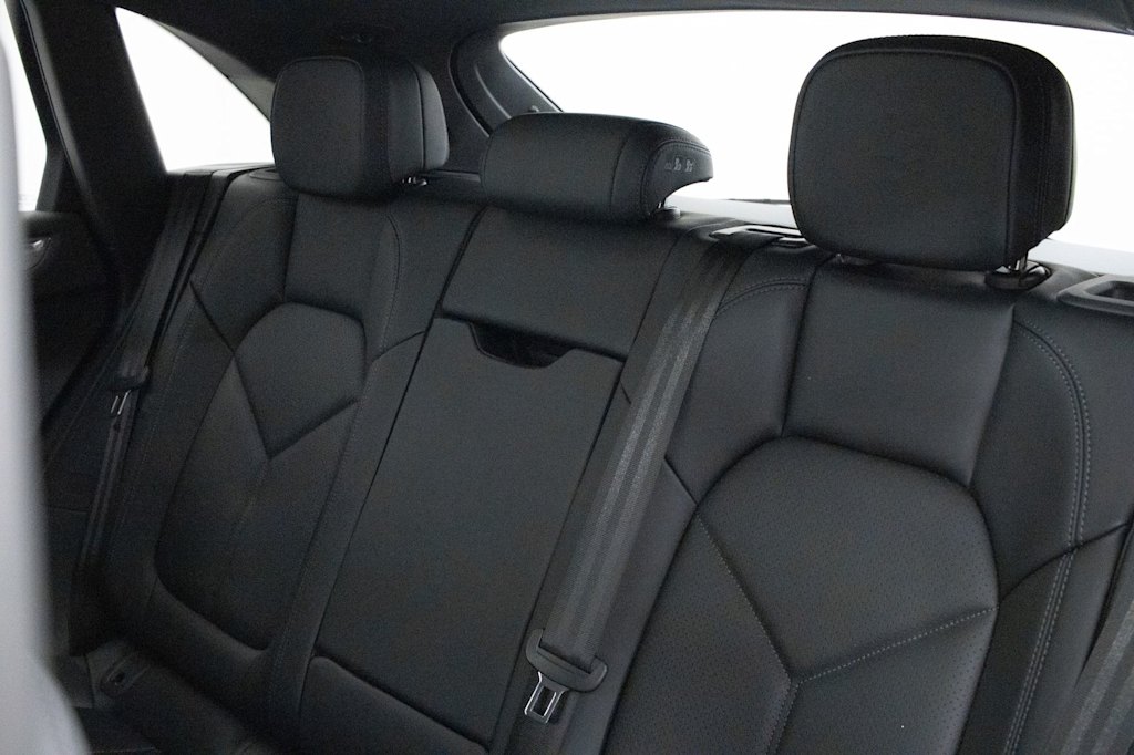 Thumbnail: 2026 Porsche Macan - 37