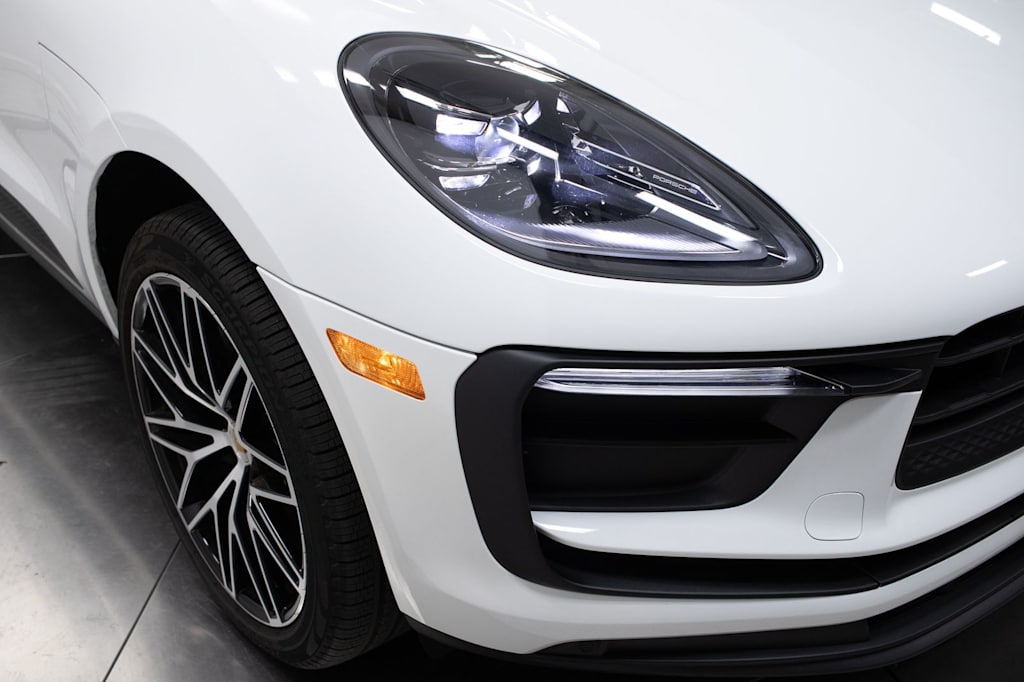 Thumbnail: 2026 Porsche Macan - 7