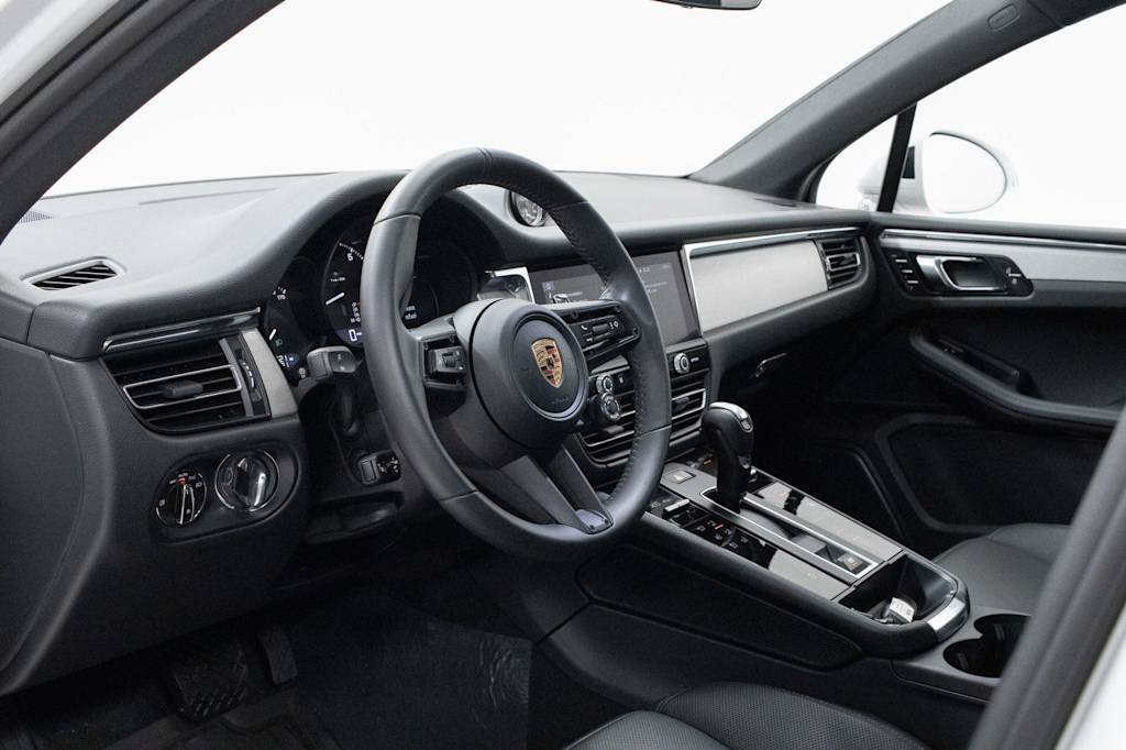 Thumbnail: 2026 Porsche Macan - 2