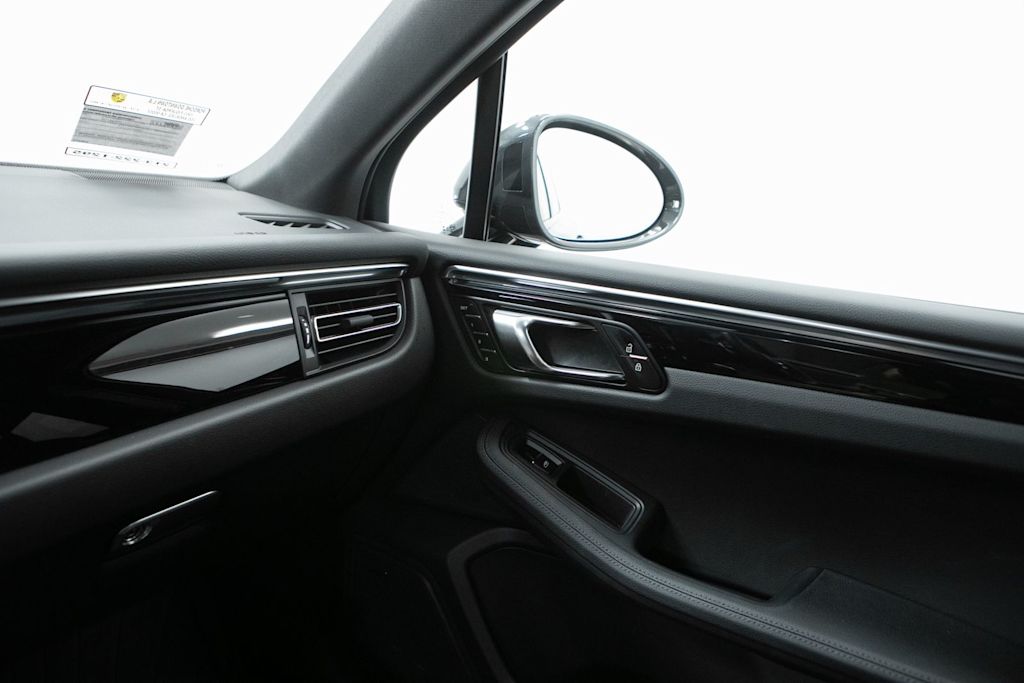 Thumbnail: 2026 Porsche Macan - 34